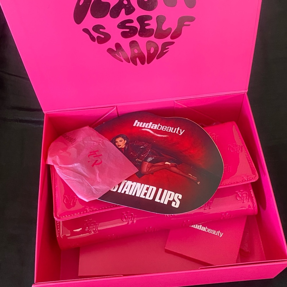 Huda Beauty Lip Contour Set in Pink